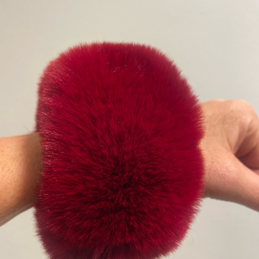 Red fur cuffs - Picture 3 of 3